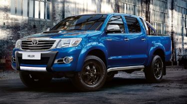 Posh New Toyota Hilux无敌x到达顶级接送范围