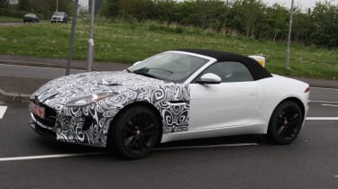 Jaguar F型4WD Spied