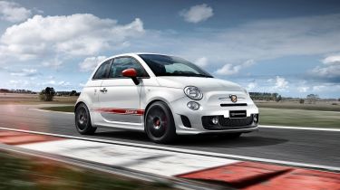 New 595 Yamaha特别版的轨道上的Abarth