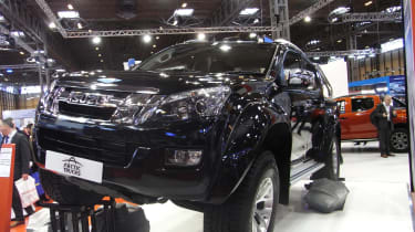 北极卡车增加了极端的越野额外的越野，曾经是最艰难的ISUZU D-MAX