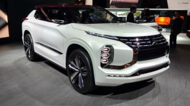 三菱GT-PHEV'地面Tourer'的概念浏览到巴黎