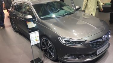 新的2017 Vauxhall Insignia Sports Tourer透露：价格，规格和独家图像