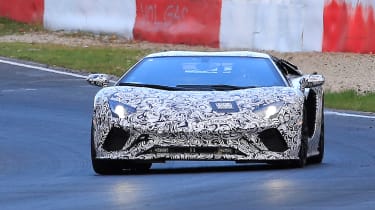Lamborghini Aventador Fackift与Racy新的外观进行了间谍