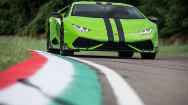 Lamborghini Huracan获得了新的工厂造型包