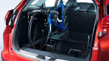 新的本田思域旅行器现在提供车内自行车架