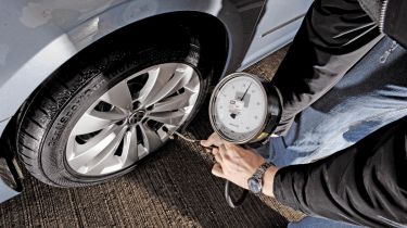 汽车制造商被指控拟合危险的轮胎压力监测器