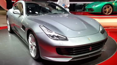 Turbo V8-Powered Ferrari GTC4 LUSSO T在巴黎2016年透露