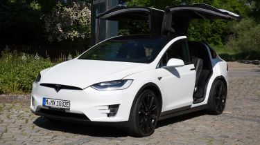 新的入门级Tesla型号X 60D费用从64,100英镑