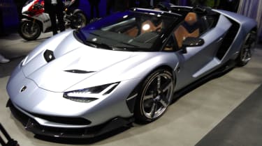 Crazy Lamborghini Centenario Roadster爆炸到巴黎