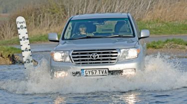 最旧的司机最有可能通过洪水驾驶