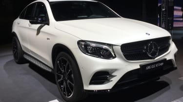 新的梅赛德斯-AMG GLC 43 Coupe SUV在2016年巴黎