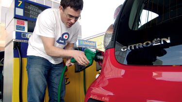 法国燃料危机：一辆英国驾驶者每九分钟耗尽燃料