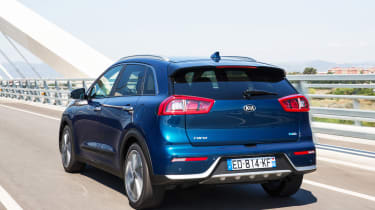 新的Kia Niro Hybrid销售现在从21,295英镑起