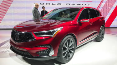 新的2019年Acura RDX原型在底特律为美国市场推出