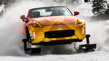 Extreme Nissan 370zki雪车概念追踪轮胎履带和滑雪板