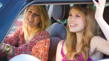 带驾驶执照的年轻成年人的数量落下了40％