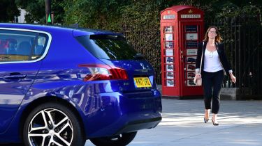 Peugeot在伦敦电话亭推出了世界上最小的汽车经销商