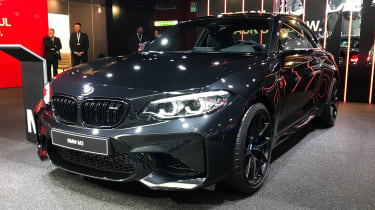 BMW M2 Coupe版黑暗的阴影在日内瓦透露