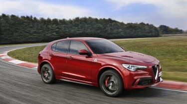 2018年Alfa Romeo Stelvio Quadrifoglio：Specs和Pics