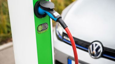 电动汽车增长以升压能源提供者压力