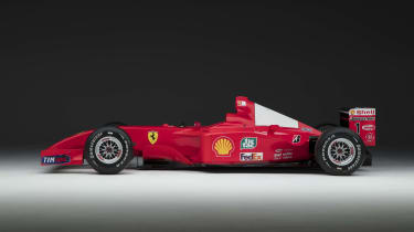 Michael Schumacher的摩拉队的Ferrari F2001拍卖为570万英镑