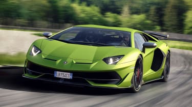 New Lamborghini Aventador SVJ在Pebble海滩爆炸，759BHP