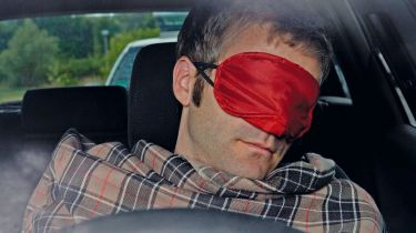 八分之一的人承认开车时睡着了