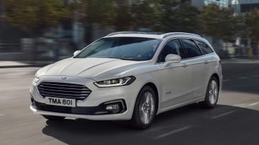 新的2019年福特Mondeo Facelft透露新的外观和混合庄园