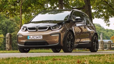 BMW I3更新了更多范围和新的修剪选项