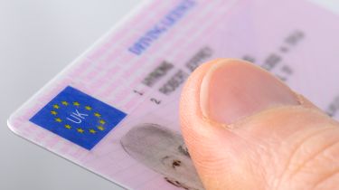 1M于2017年在英国失去了驾驶执照
