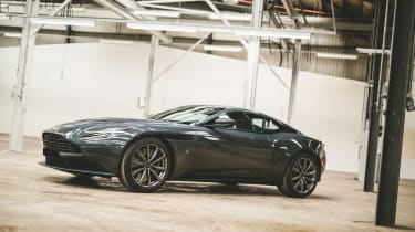 Q由Aston Martin推出一对特殊的DB11s
