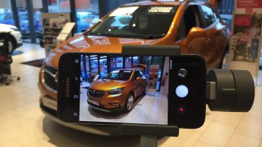 Vauxhall Go Instore服务审判新的互动汽车购买计划