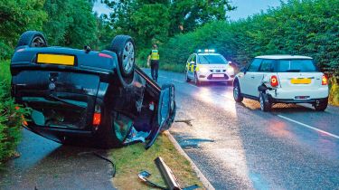 在英国道路上捕获的未经保险的司机中的大滴