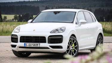 新的保时捷Cayenne Turbo S E-Hybrid达到671BHP