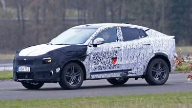 新的Lynk＆Co Suv-Coupe Spied Prototype测试