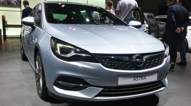 新的2019年Vauxhall Astra Facelift打击法兰克福