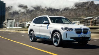 新的2021 BMW IX3电动汽车在英国出售从61,900英镑