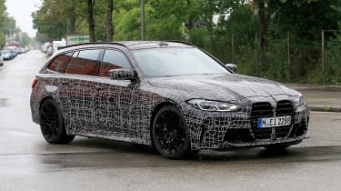 在测试期间，新的2022 BMW M3巡回赛