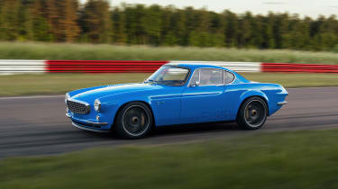 Volvo P1800 Cyan将瑞典图标的风格与现代赛车运动员混合在一起