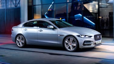 新的2020 Jaguar XE Facelift与更新的信息娱乐