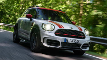 新的2020 Mini Countryman JCW JCW与302BHP的整容阵容