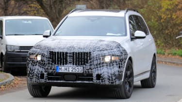 Facelifted BMW X7 Spied Testing