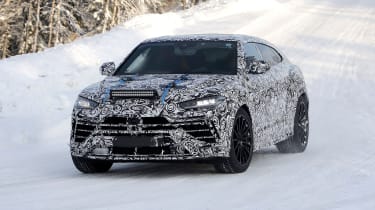 新的2021 Lamborghini Urus Concelift斑点冬季测试