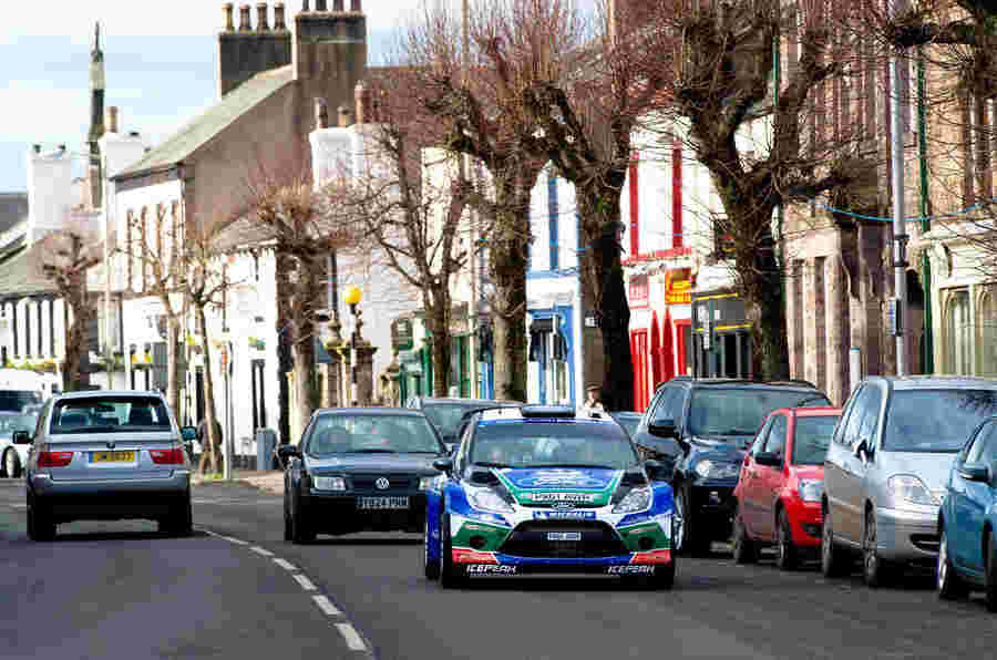 福特嘉年华RS WRC驱动