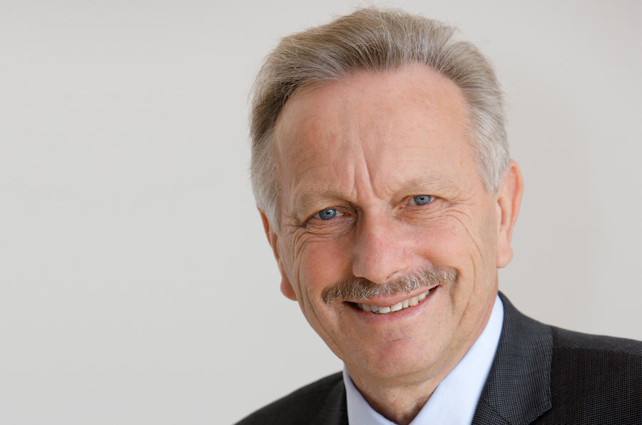 Joachim Schmidt从梅赛德斯 - 奔驰退休
