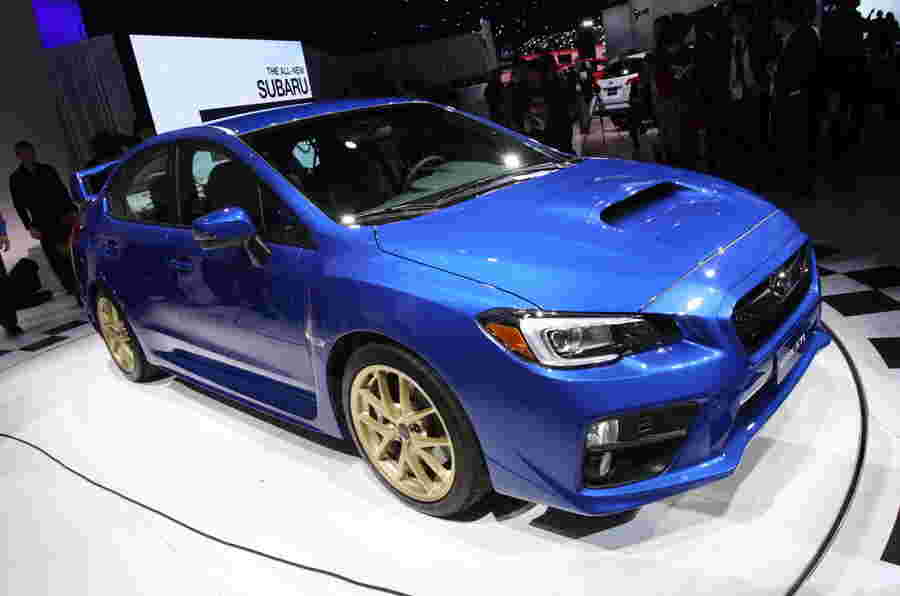 新的Subaru WRX STI销售在英国