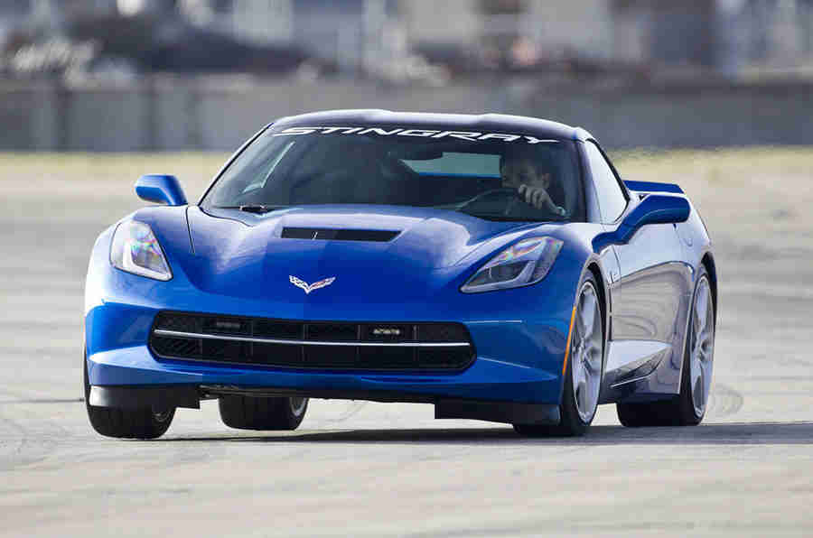 新的Corvette Stingray获得比赛启发的数据记录仪