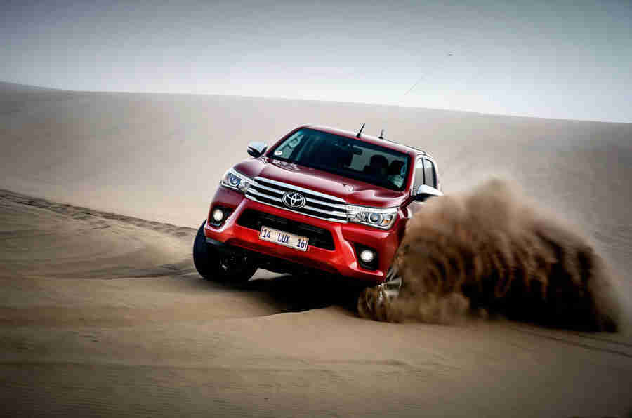2016 Toyota Hilux vs纳米比亚的沙丘