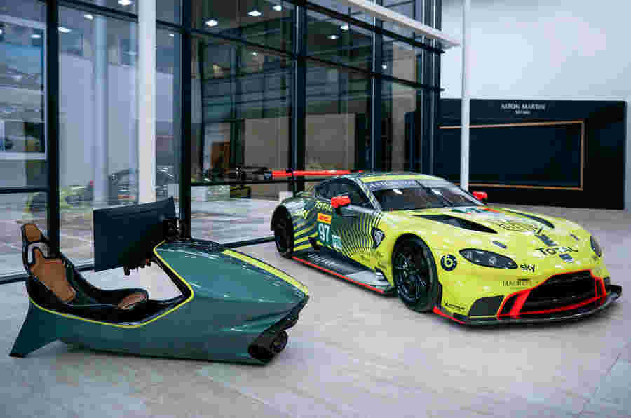 测试Darren Turner的新Aston Martin模拟器