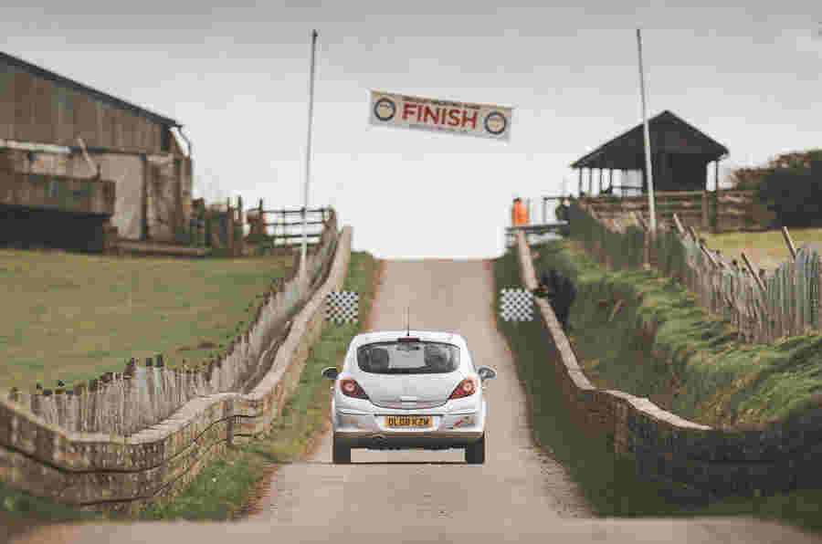 AutoCar帮助推出Vauxhall Corsa的Hillclimb系列